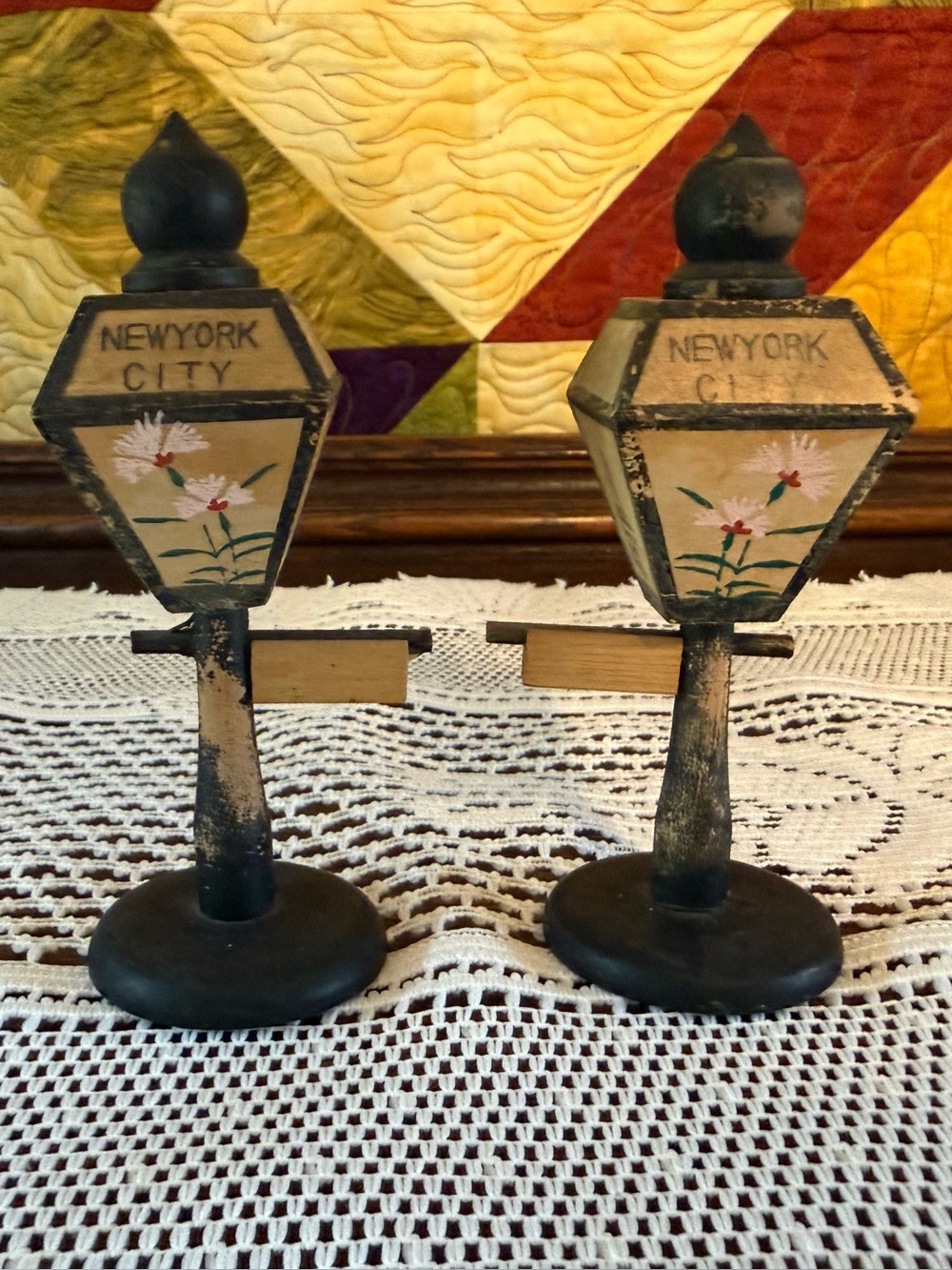 Vintage 1950/60s Wooden NYC Street Lamp Salt & Pepper Shaker Set Made in Japan